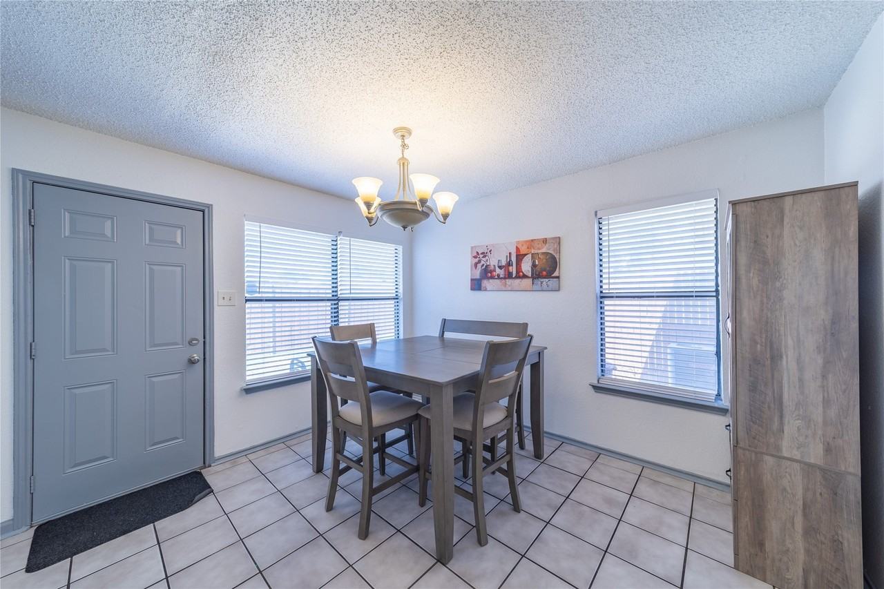 562 Stringfellow Dr - Photo 4 of 20