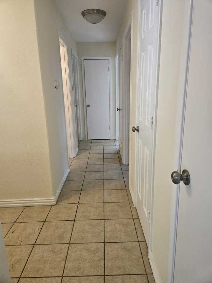 204 Duncan Way - Photo 7 of 12