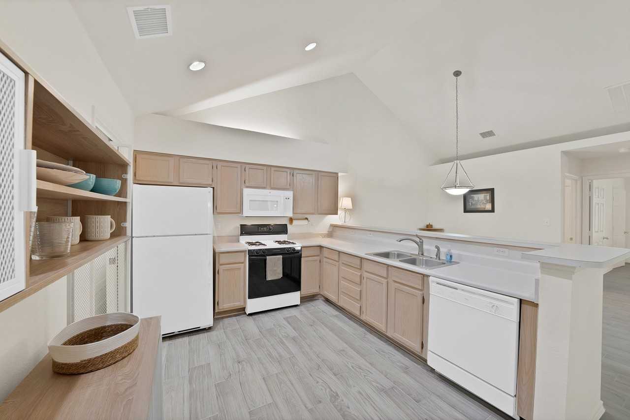 6132 Haley Ln - Photo 7 of 27
