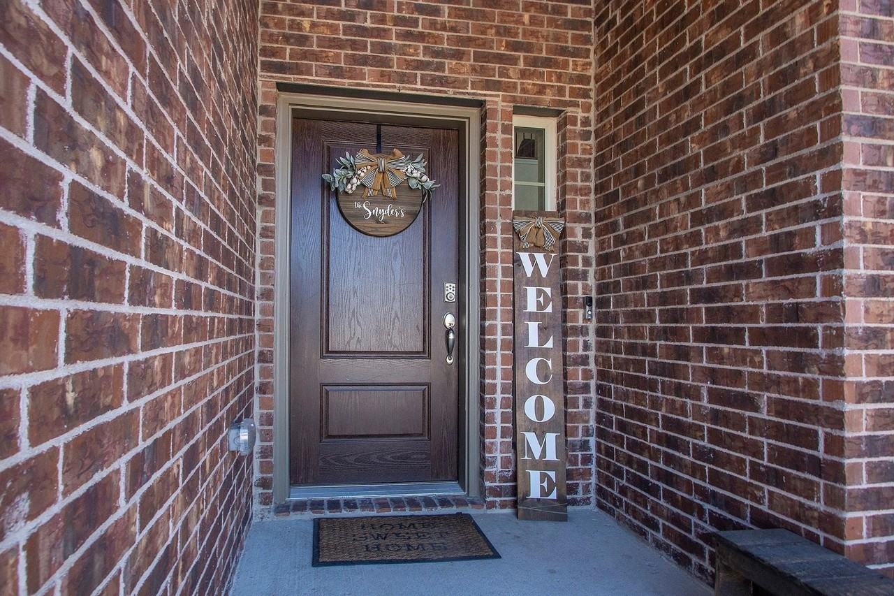 204 Cowboy Way - Photo 2 of 32