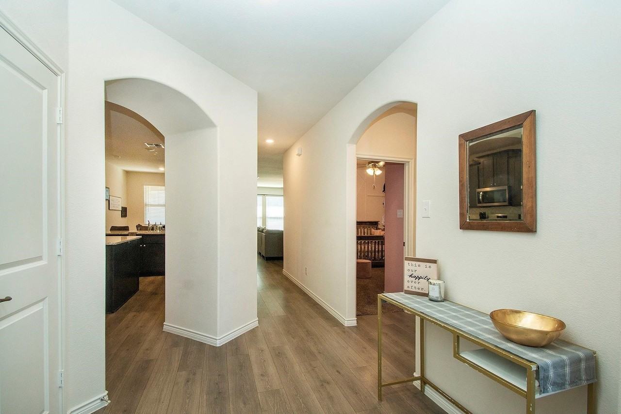 204 Cowboy Way - Photo 3 of 32