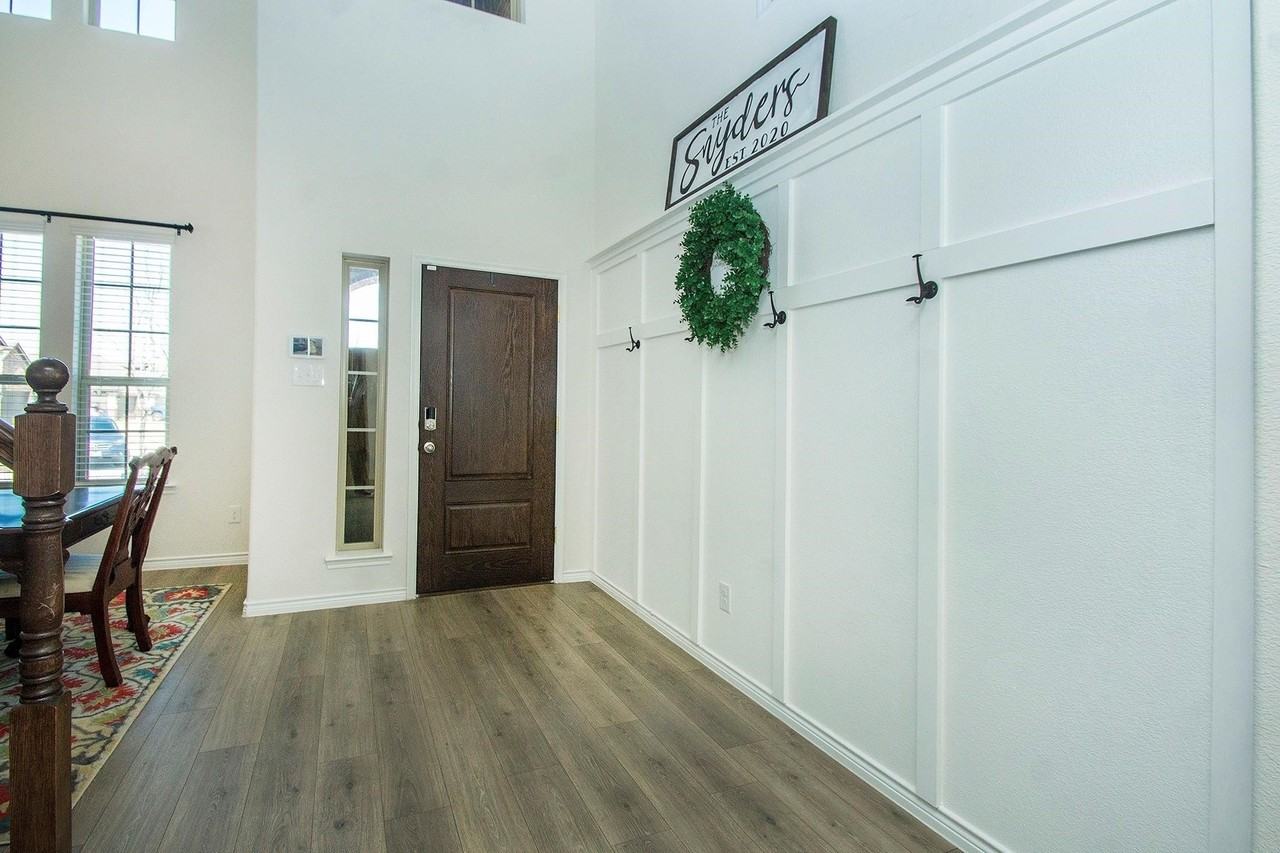 204 Cowboy Way - Photo 4 of 32