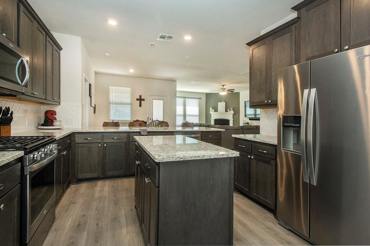 204 Cowboy Way - Photo 7 of 32