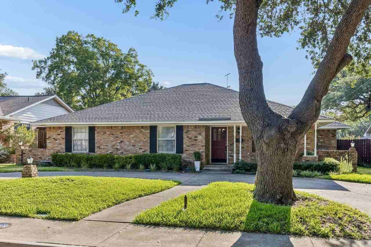 10146 Coveridge Dr - Photo 2 of 31