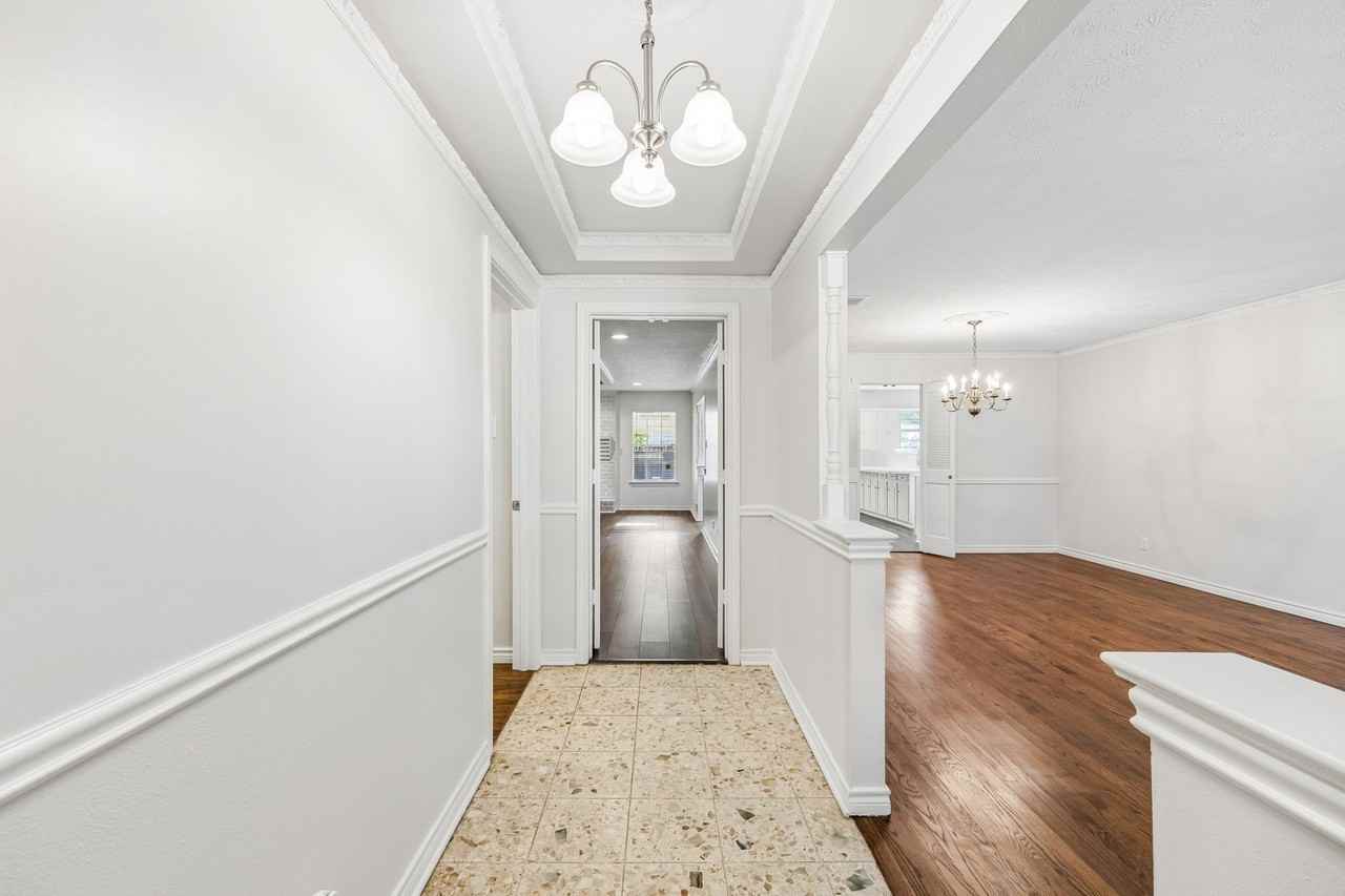 10146 Coveridge Dr - Photo 4 of 31