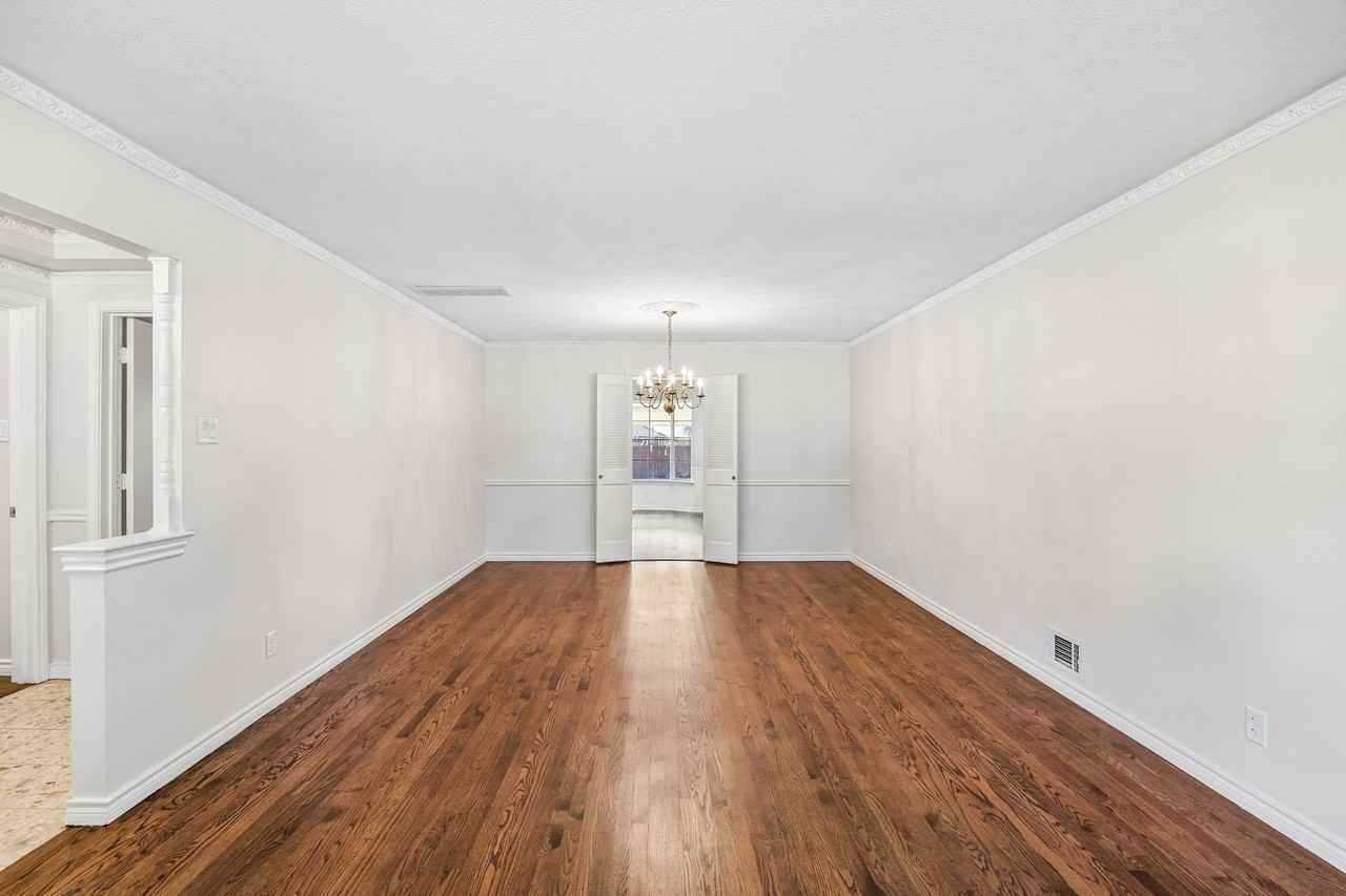 10146 Coveridge Dr - Photo 5 of 31