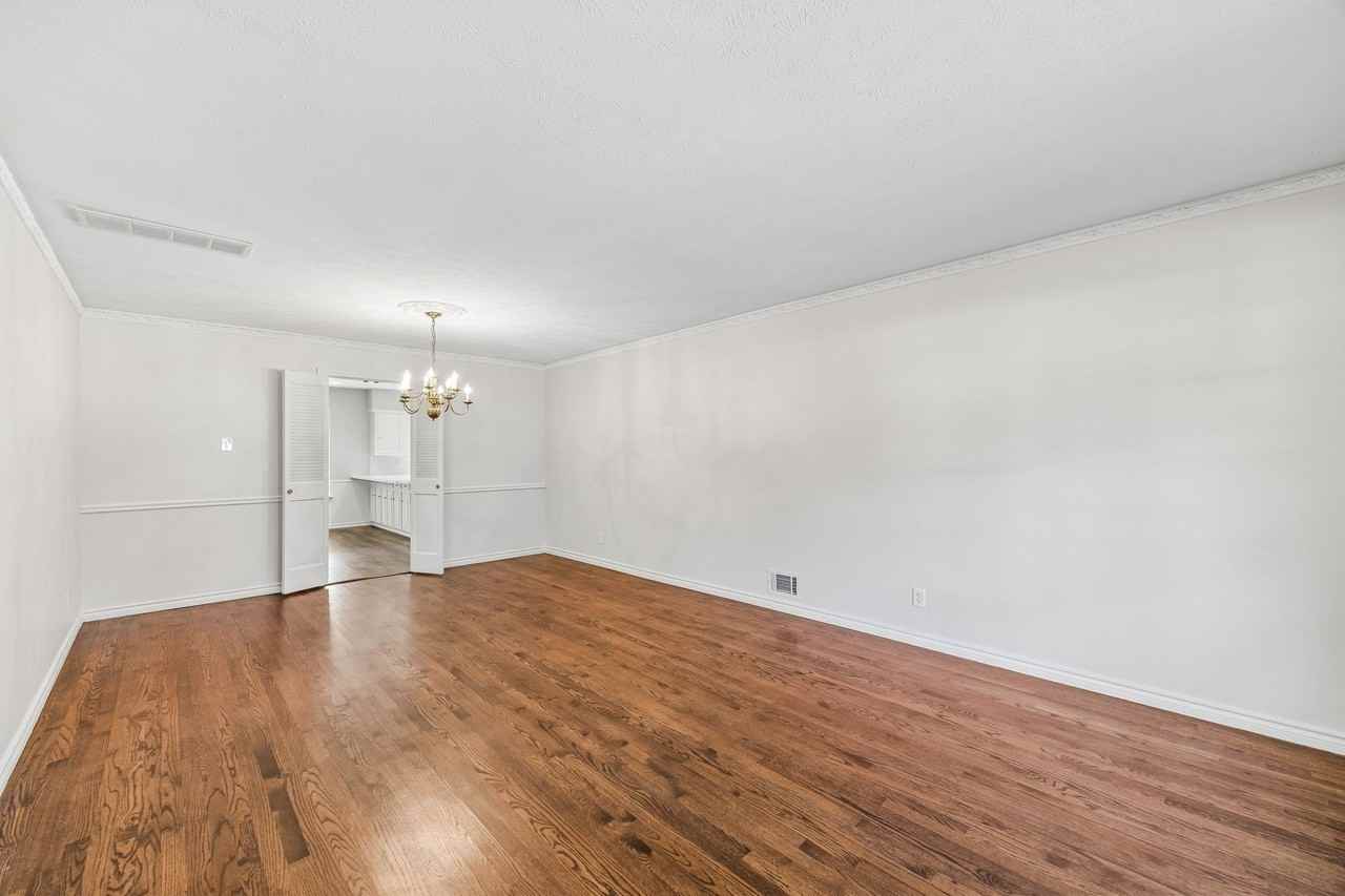 10146 Coveridge Dr - Photo 6 of 31