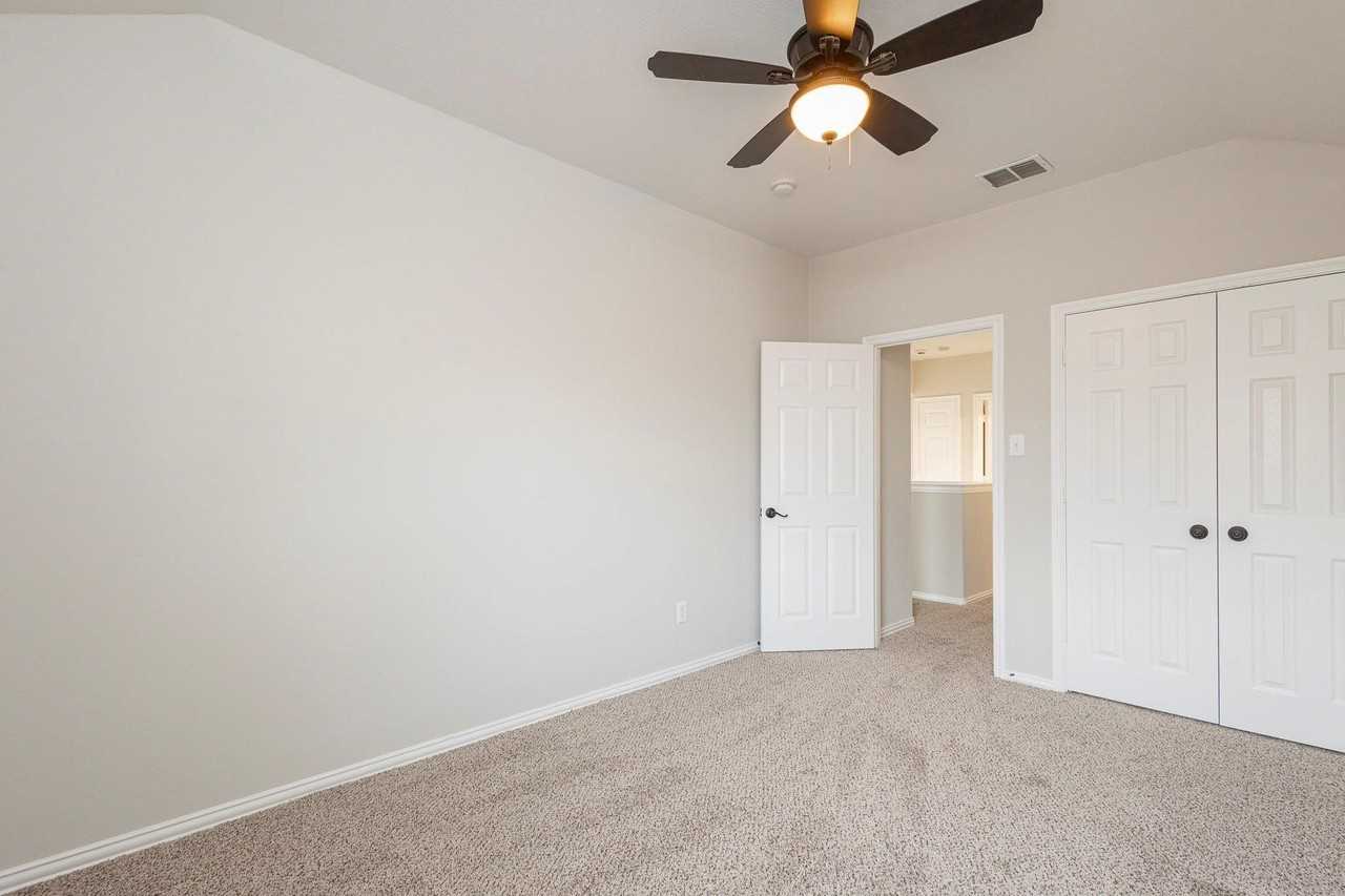 1509 Heron Dr - Photo 3 of 37