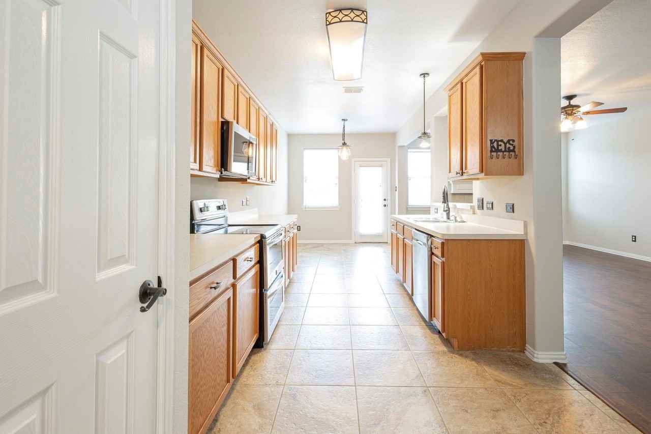 1509 Heron Dr - Photo 4 of 37