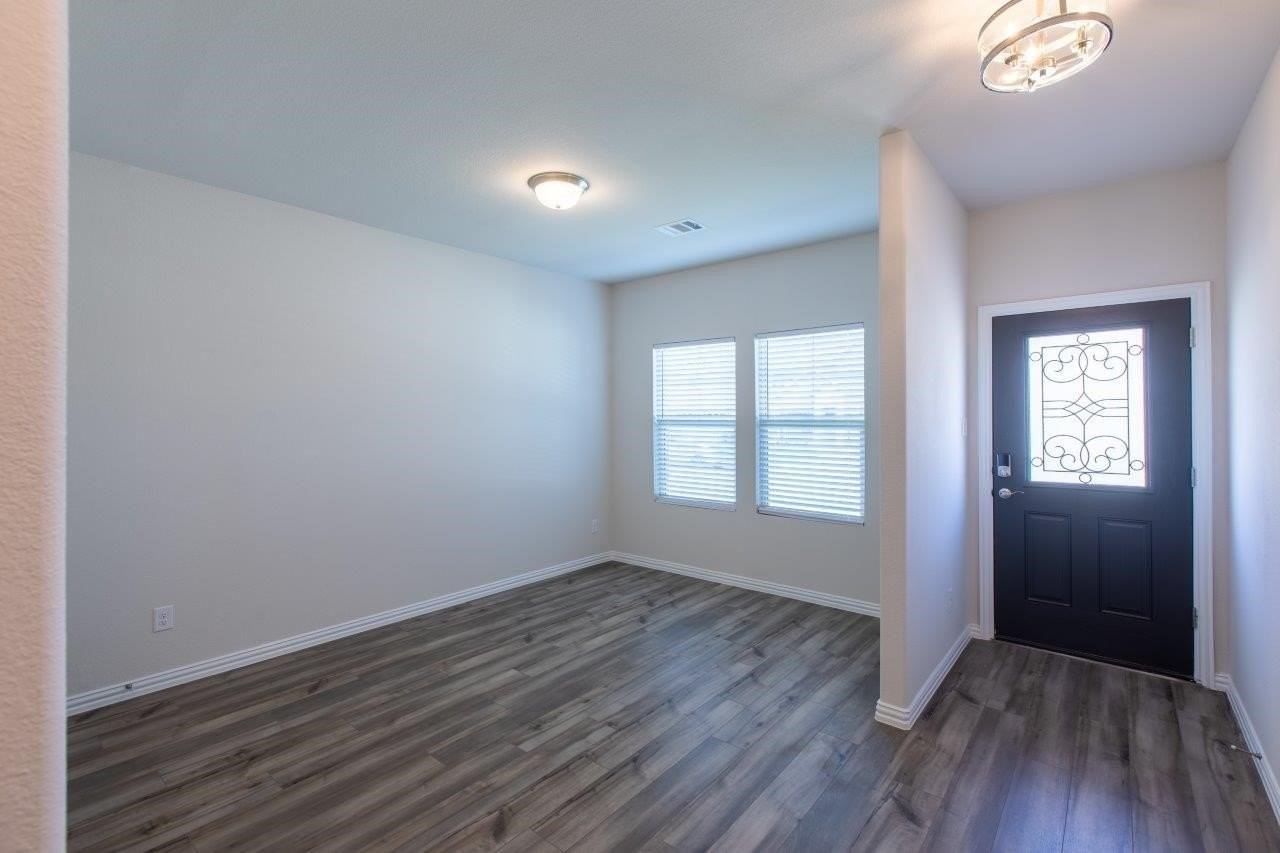 1604 Mineral Point Pl - Photo 5 of 37