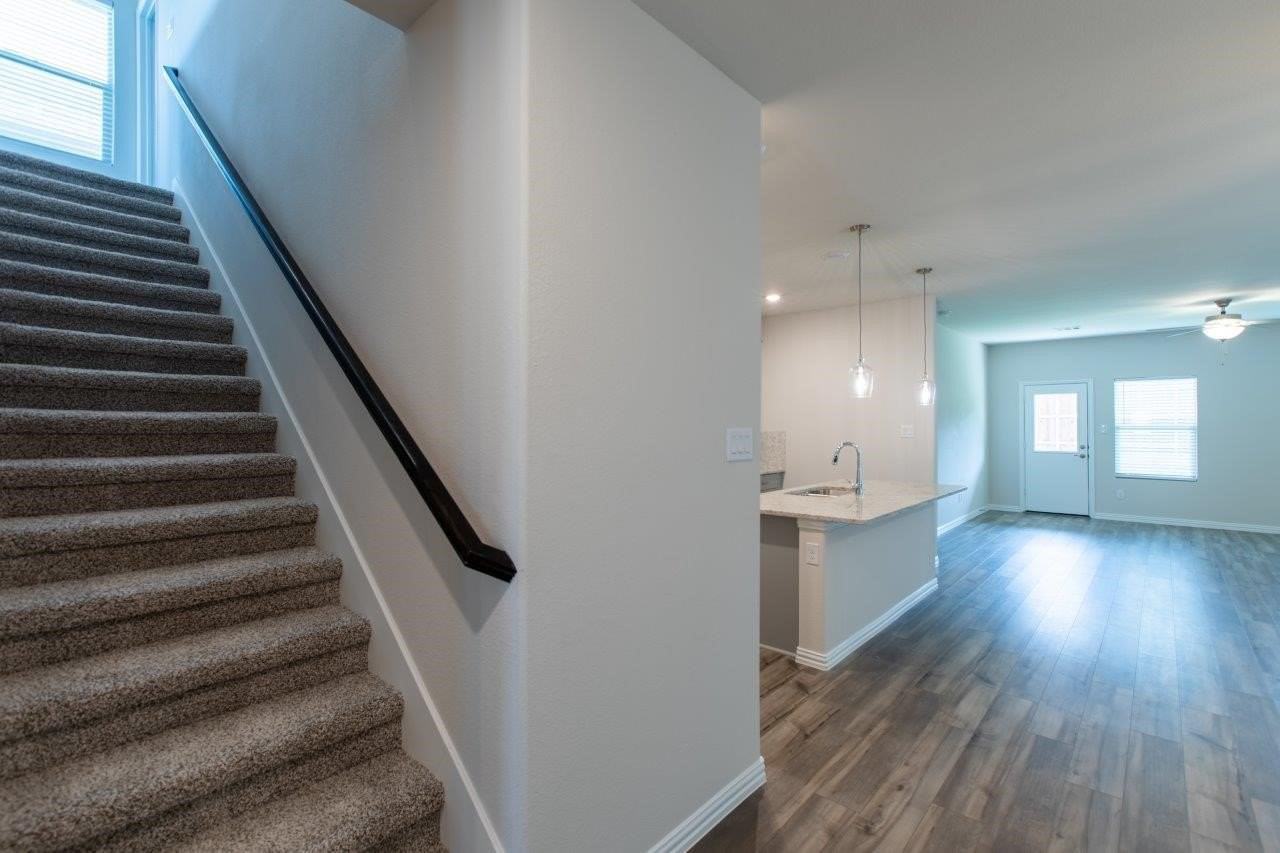 1604 Mineral Point Pl - Photo 7 of 37