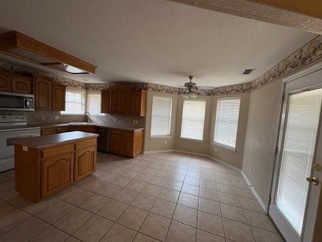 5402 Willow View Rd - Photo 5 of 16