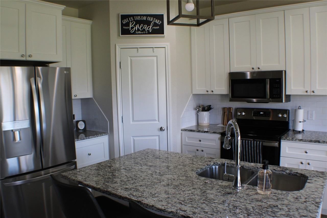 244 Evening Shade Ln - Photo 6 of 25