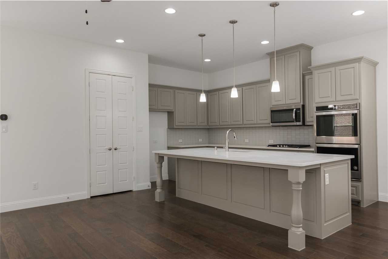 7632 Regal Ln - Photo 3 of 13