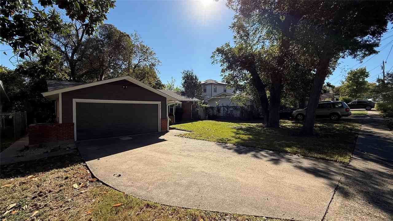 4014 Sun Valley Dr - Photo 2 of 15