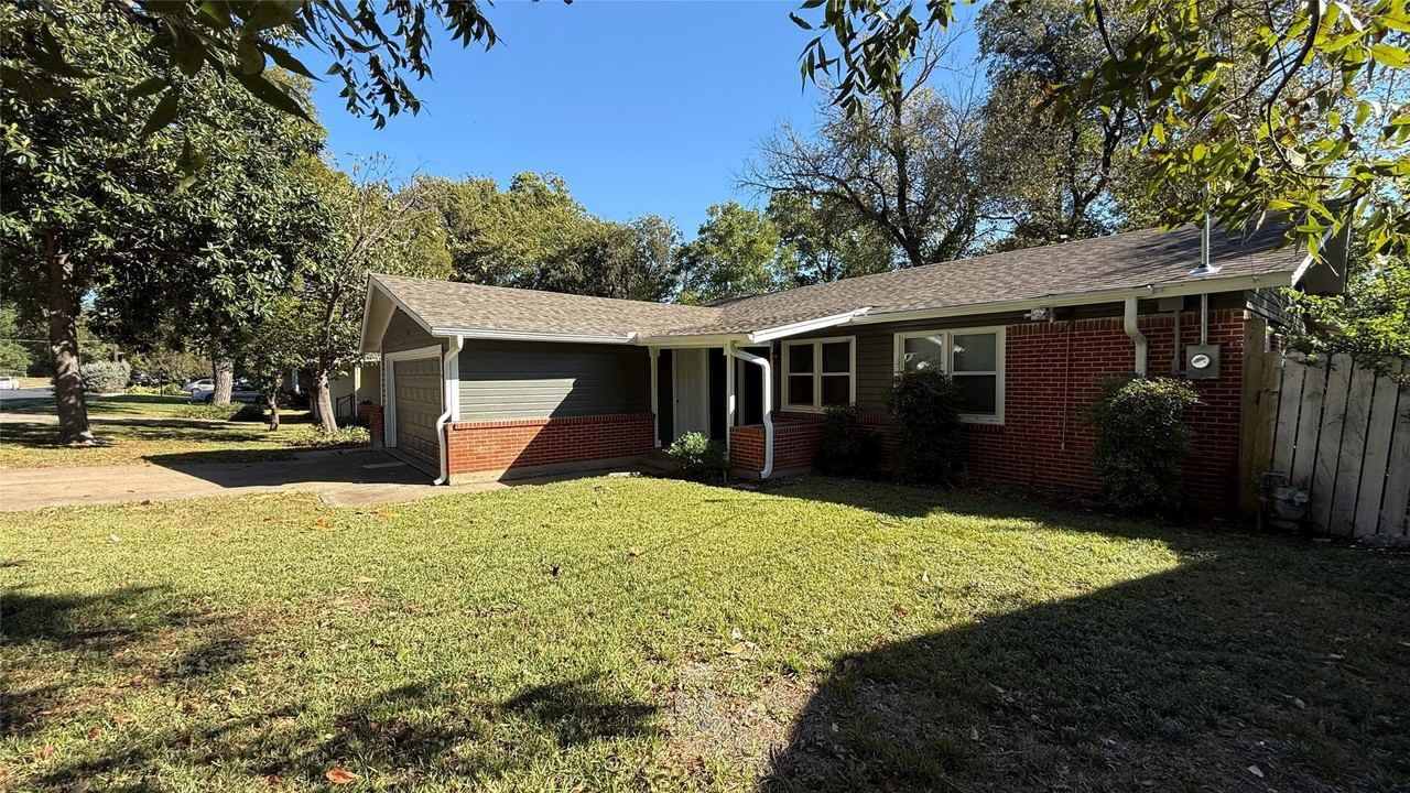 4014 Sun Valley Dr - Photo 3 of 15
