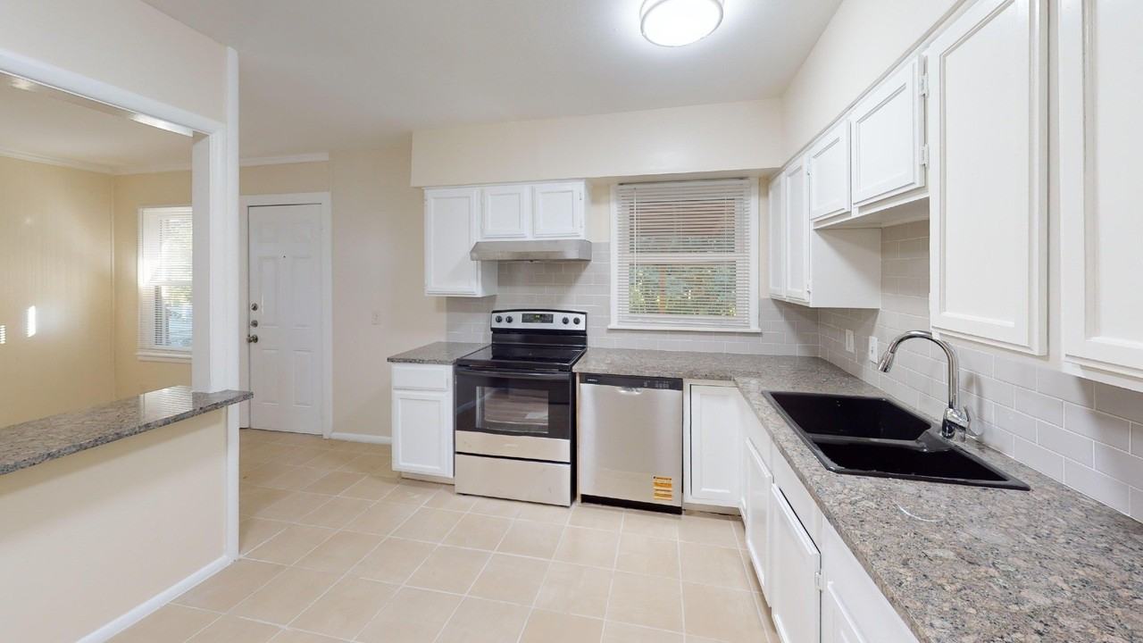 4014 Sun Valley Dr - Photo 4 of 15