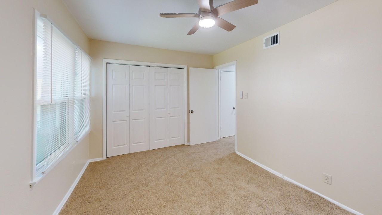 4014 Sun Valley Dr - Photo 5 of 15
