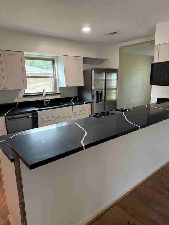 1710 Cresthaven Dr - Photo 2 of 4