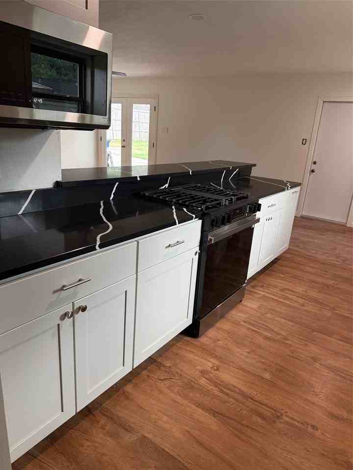 1710 Cresthaven Dr - Photo 3 of 4