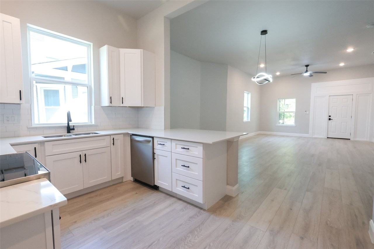 2303 Walworth St - Photo 2 of 27