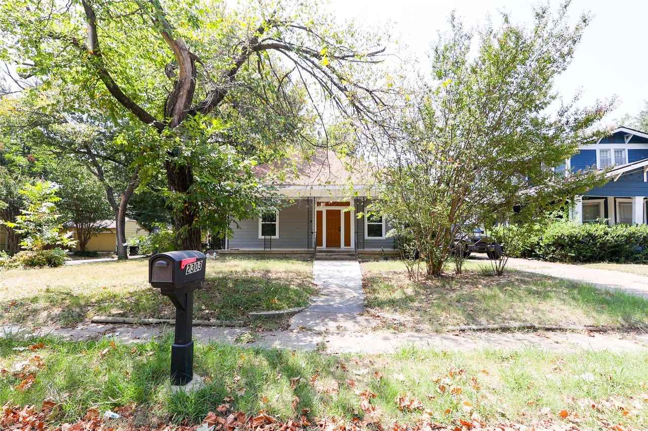 2303 Walworth St - Photo 3 of 27