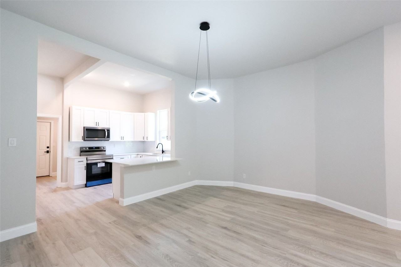 2303 Walworth St - Photo 7 of 27