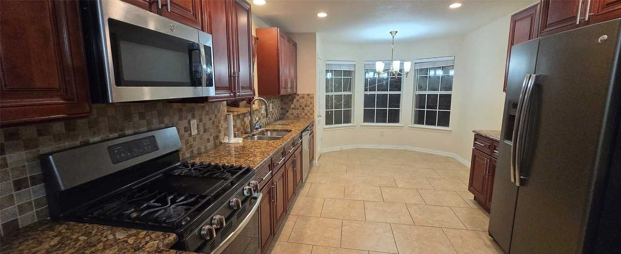 2212 Ridgewood Dr - Photo 5 of 32
