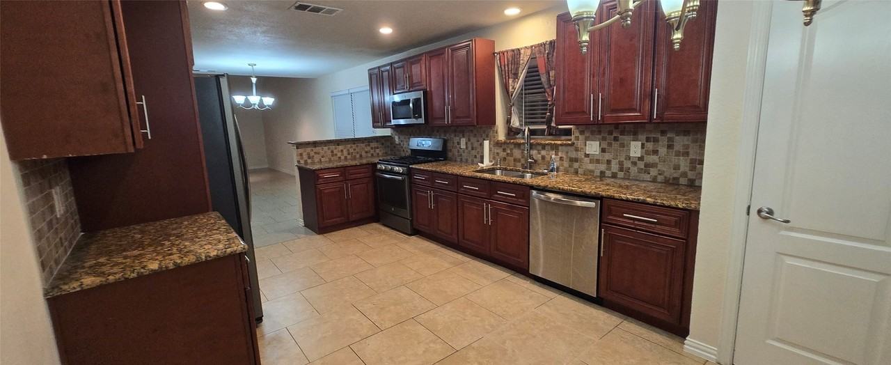 2212 Ridgewood Dr - Photo 6 of 32
