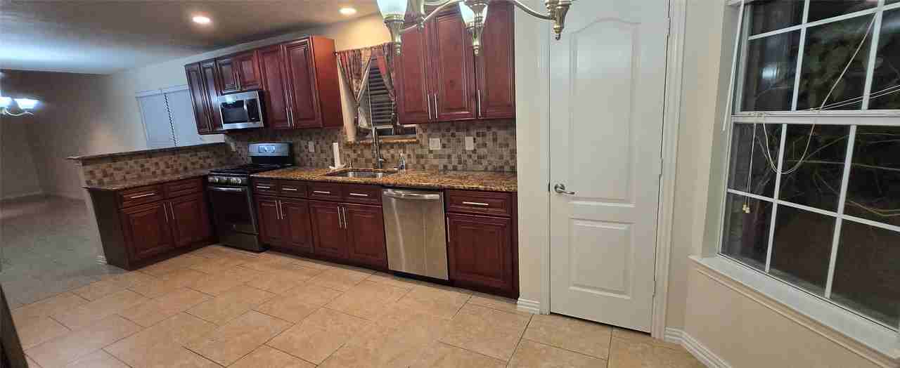 2212 Ridgewood Dr - Photo 7 of 32