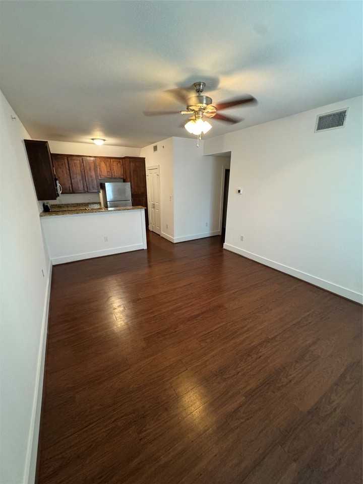 910 Fannin St #203 - Photo 2 of 11
