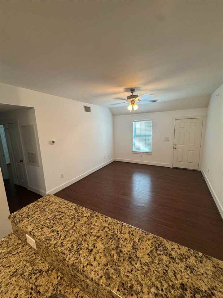 910 Fannin St #203 - Photo 3 of 11