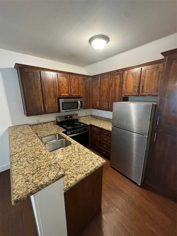 910 Fannin St #203 - Photo 4 of 11