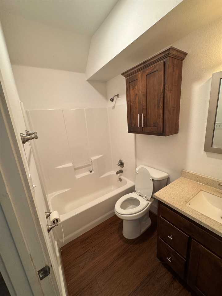 910 Fannin St #203 - Photo 5 of 11