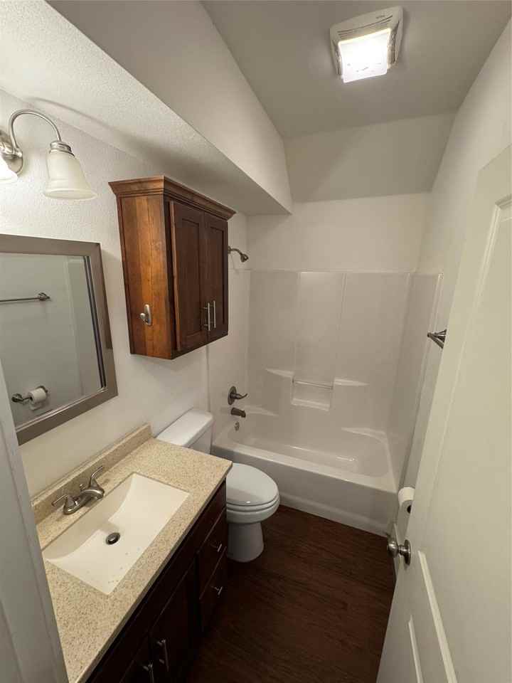 910 Fannin St #203 - Photo 6 of 11