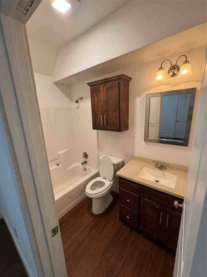 910 Fannin St #203 - Photo 7 of 11