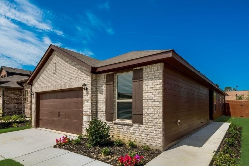 1002 Pecos St - Photo 4 of 19