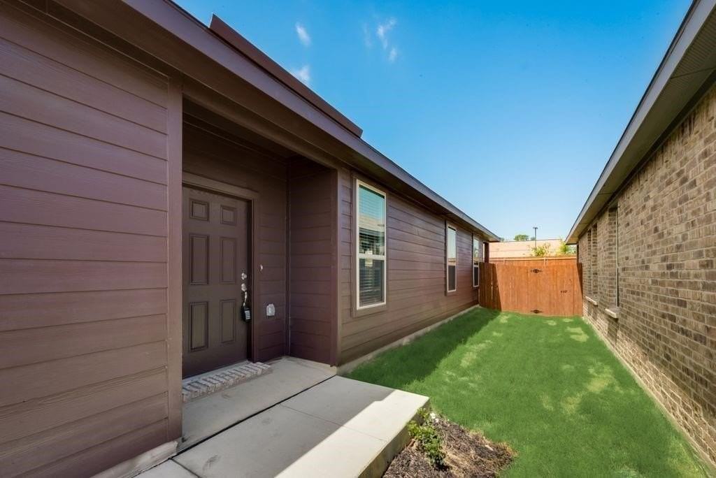 1002 Pecos St - Photo 5 of 19