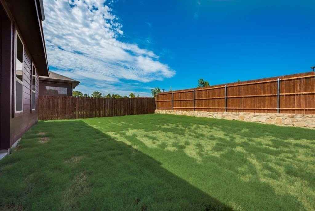 1002 Pecos St - Photo 6 of 19