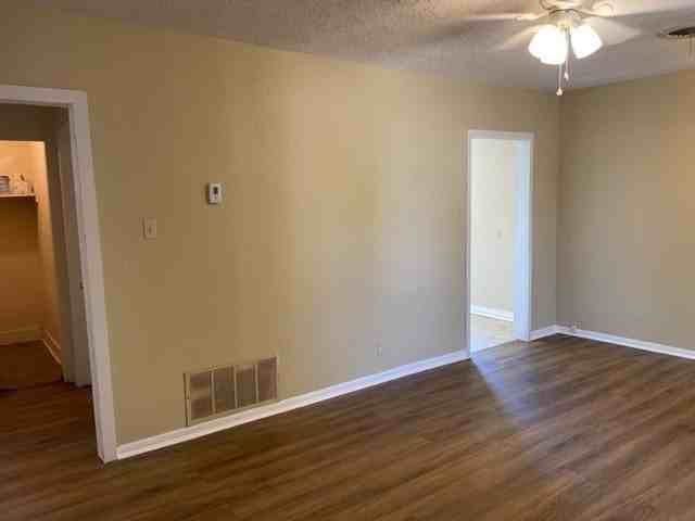 1726 Marshall St - Photo 4 of 12