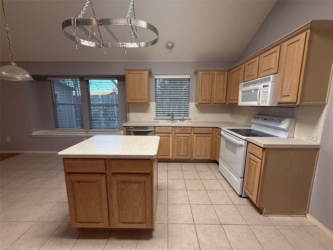 5016 San Jacinto Dr - Photo 3 of 23