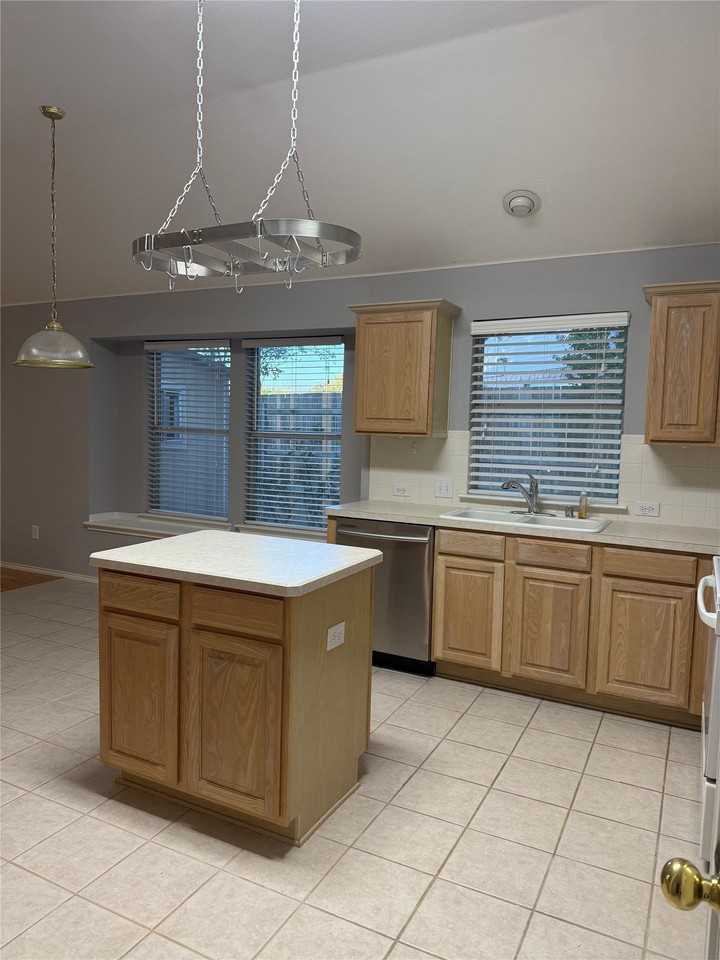 5016 San Jacinto Dr - Photo 4 of 23
