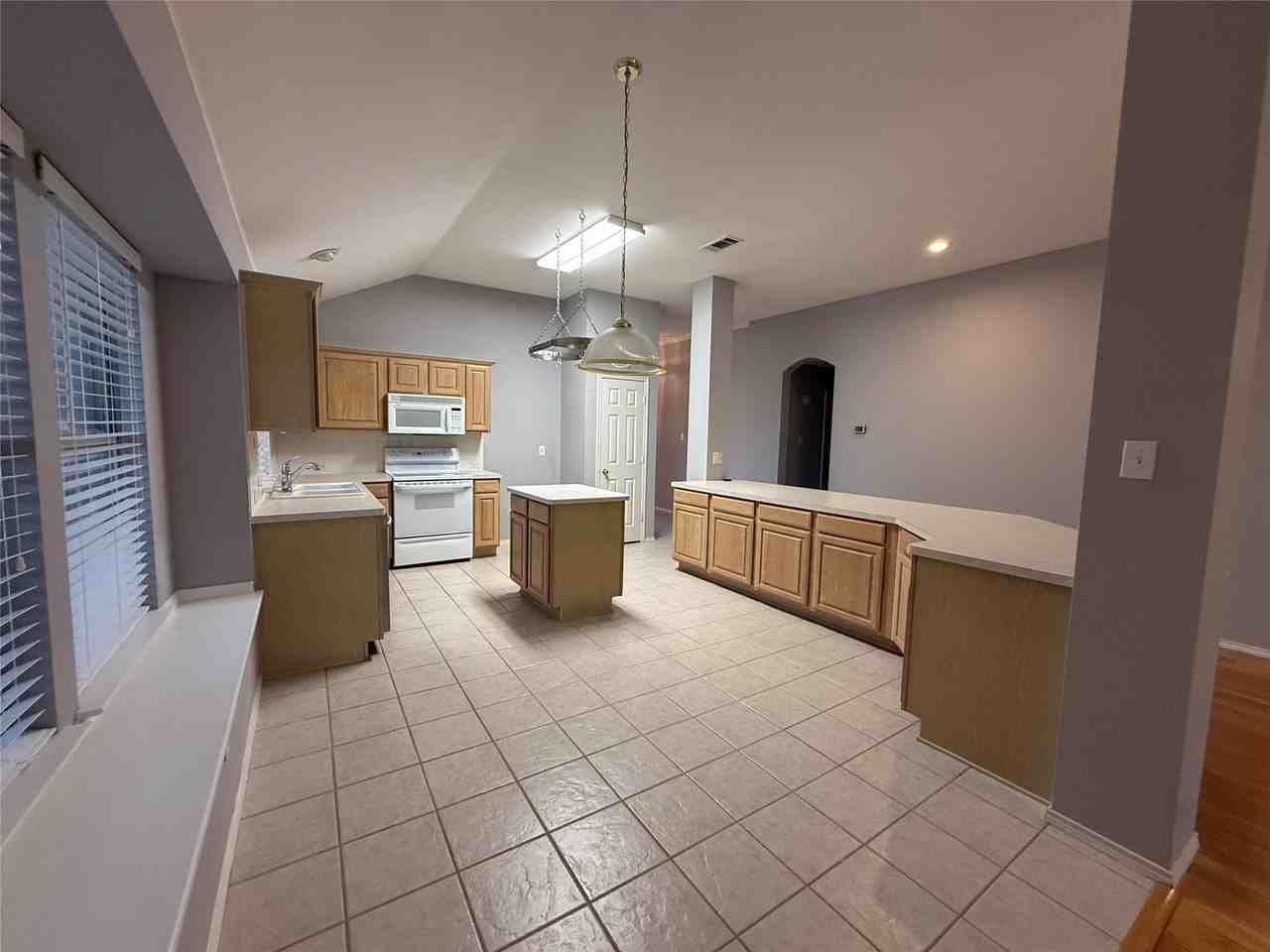 5016 San Jacinto Dr - Photo 6 of 23
