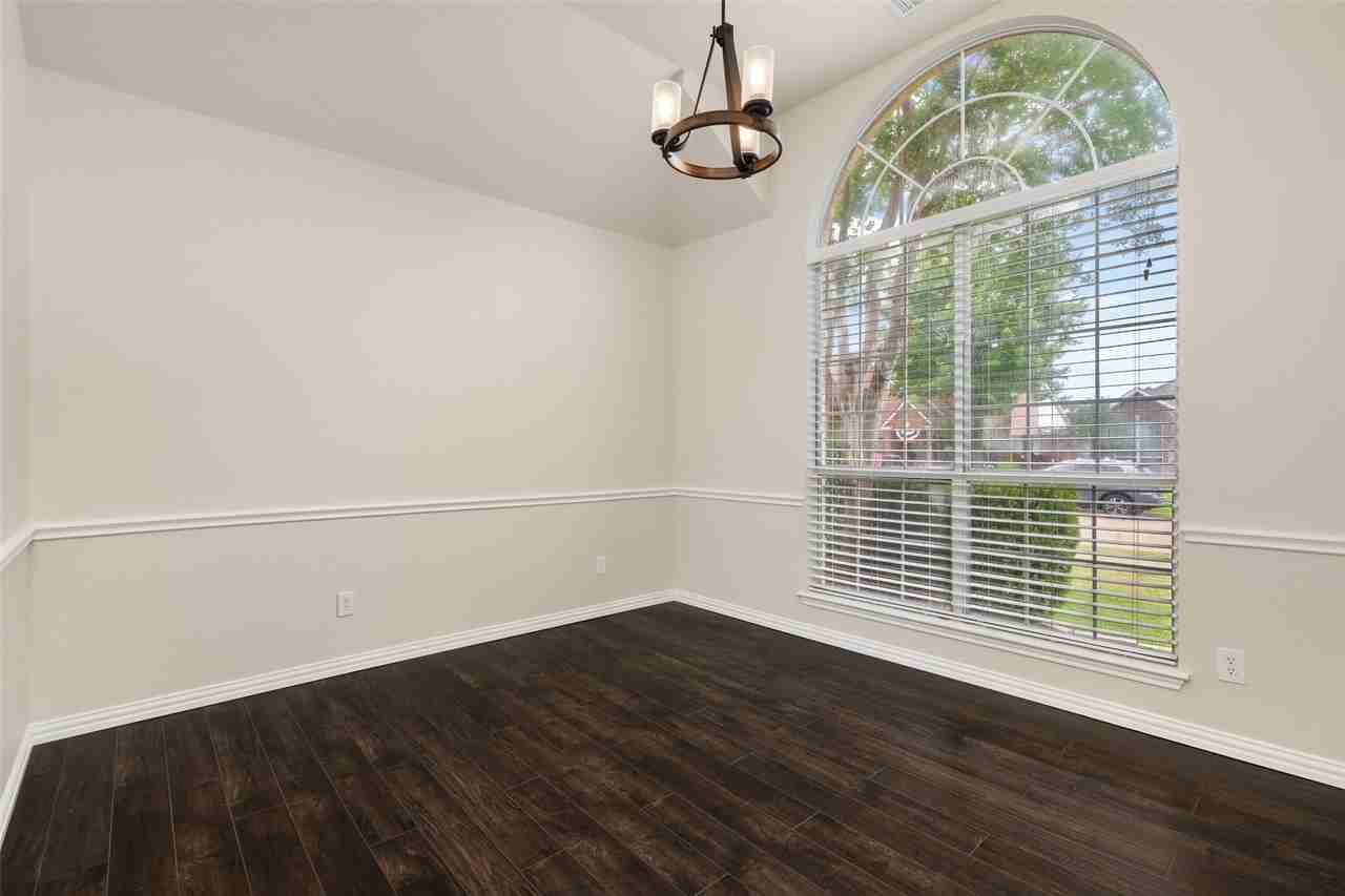 7501 Caribbean Dr - Photo 5 of 39