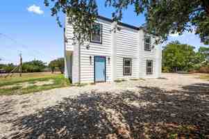 featured image of 158 Lakeshore Dr