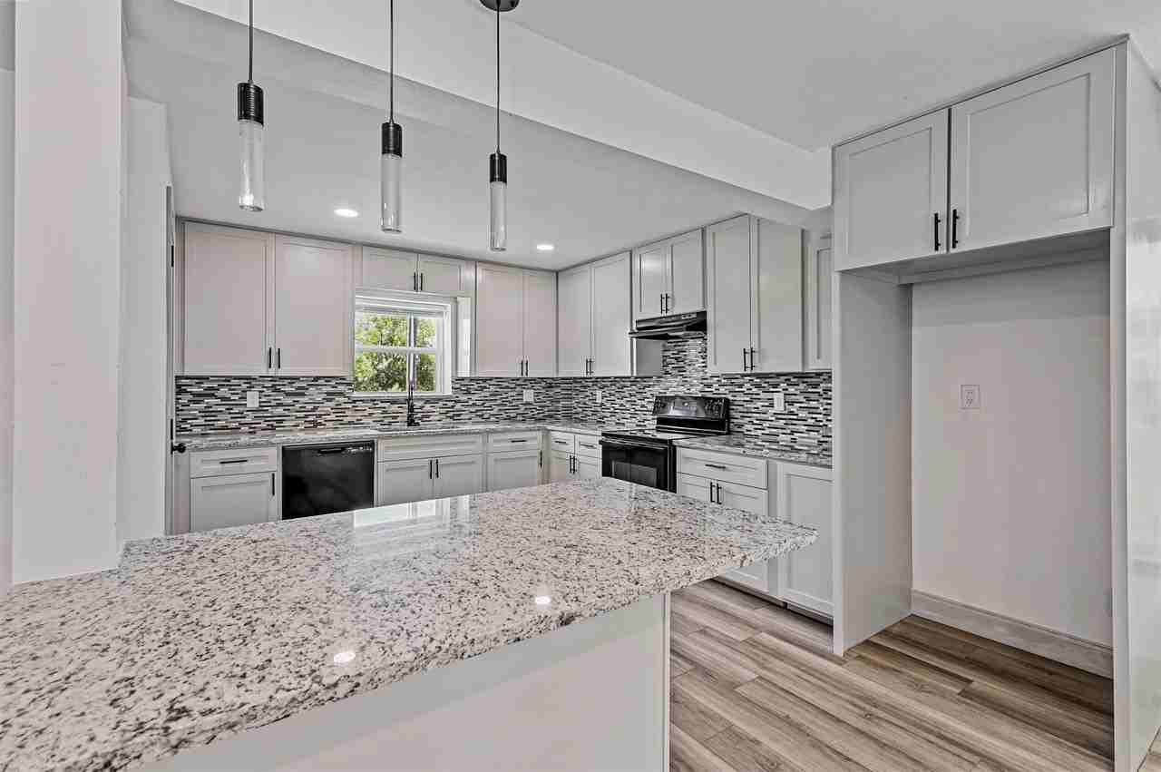 158 Lakeshore Dr - Photo 4 of 27