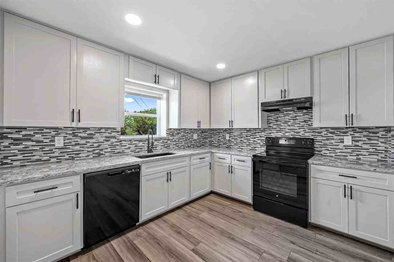 158 Lakeshore Dr - Photo 5 of 27