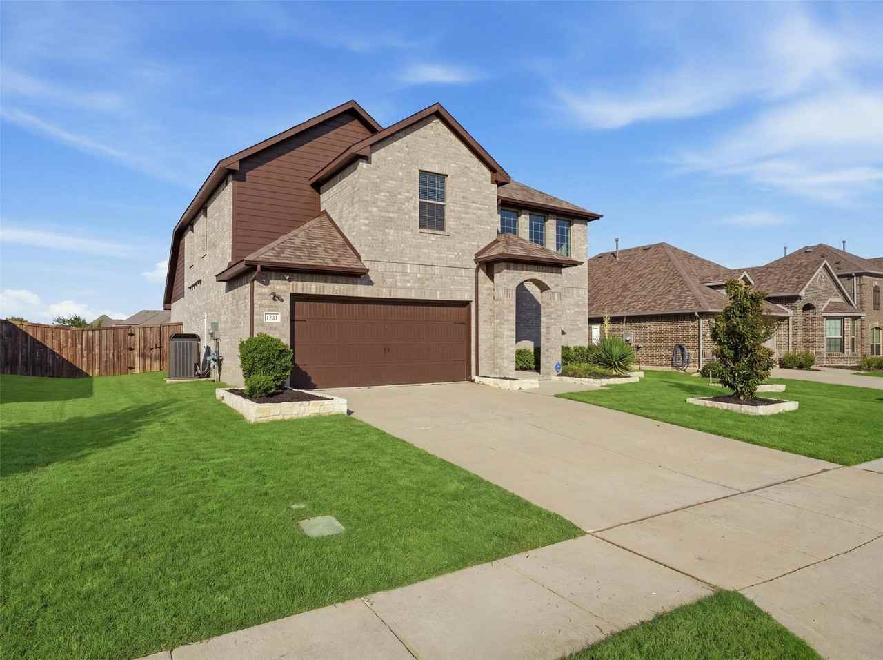 1128 Red Hawk Ln - Photo 3 of 37