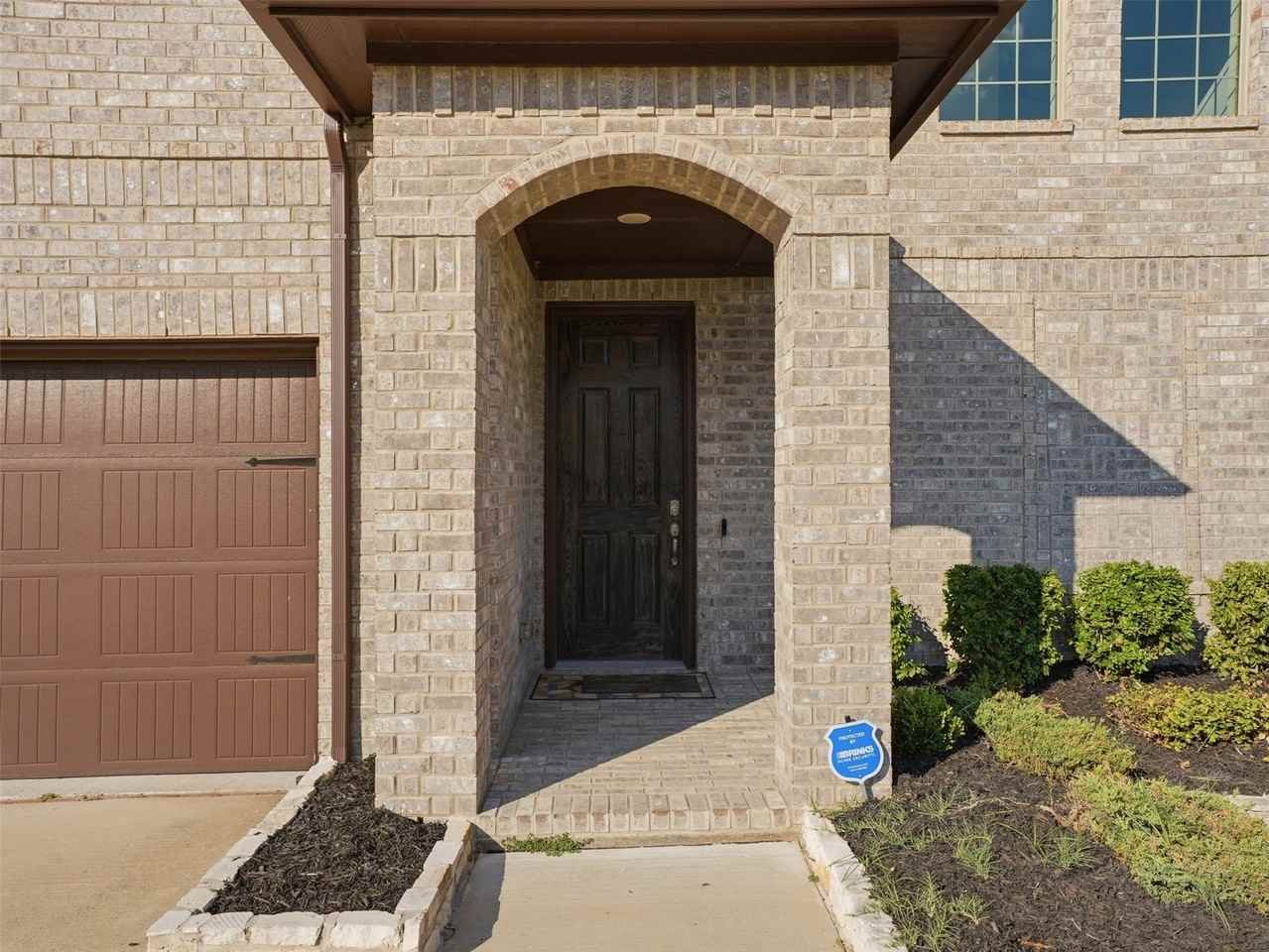 1128 Red Hawk Ln - Photo 4 of 37