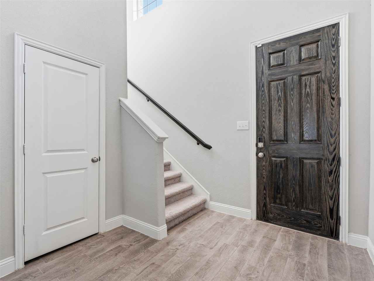 1128 Red Hawk Ln - Photo 5 of 37